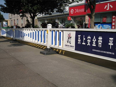 廣告板護欄